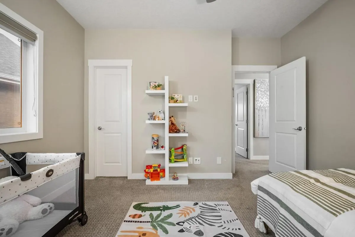 Villa Golden View Manor YYC