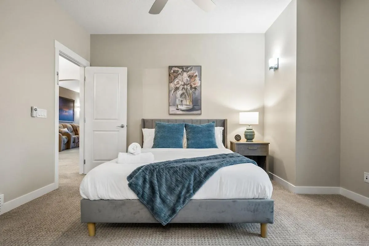Villa Golden View Manor YYC 0*,  Kanada