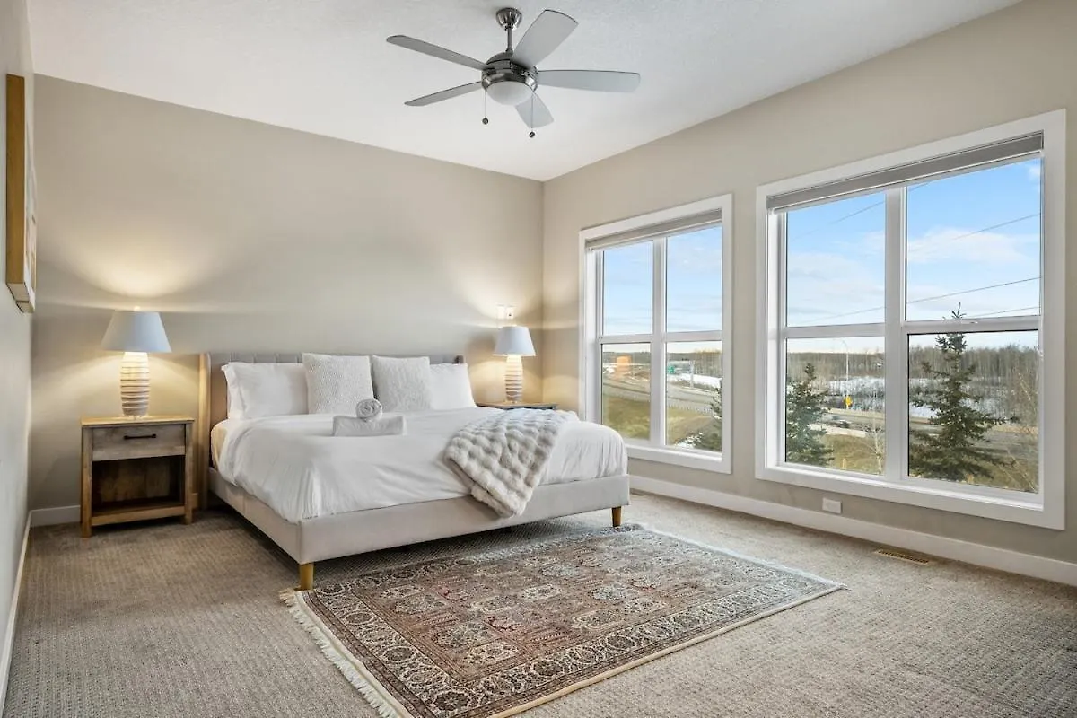 Villa Golden View Manor YYC