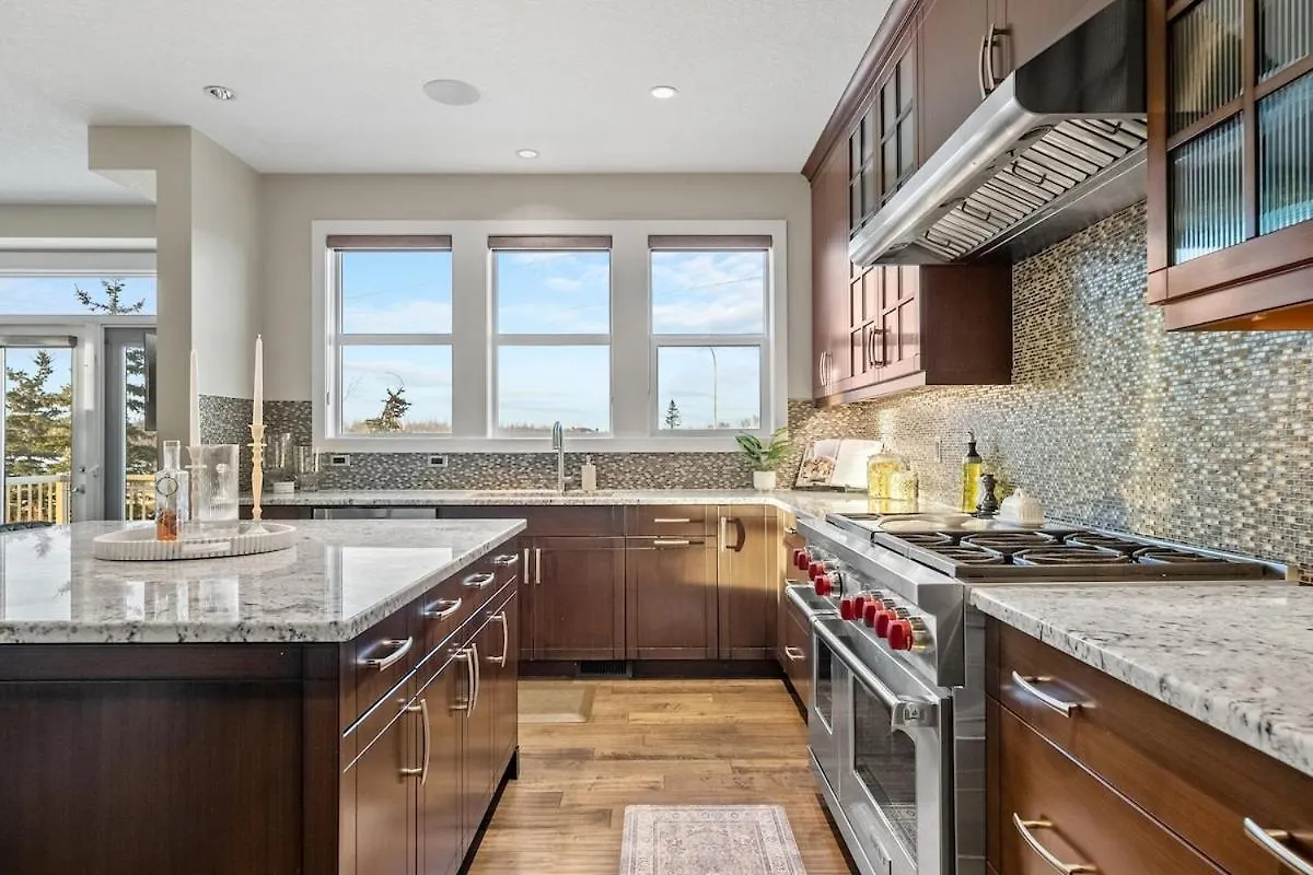 Villa Golden View Manor YYC 0*,  Kanada