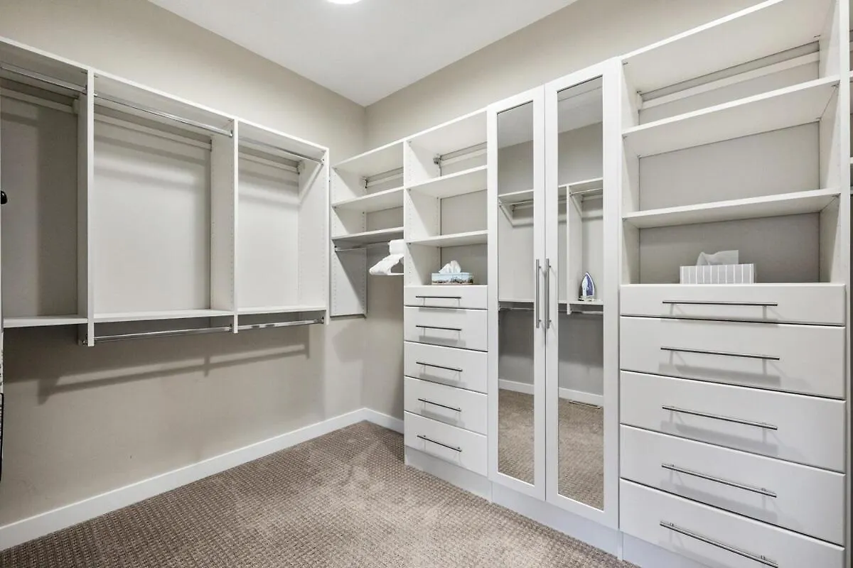 Villa Golden View Manor YYC