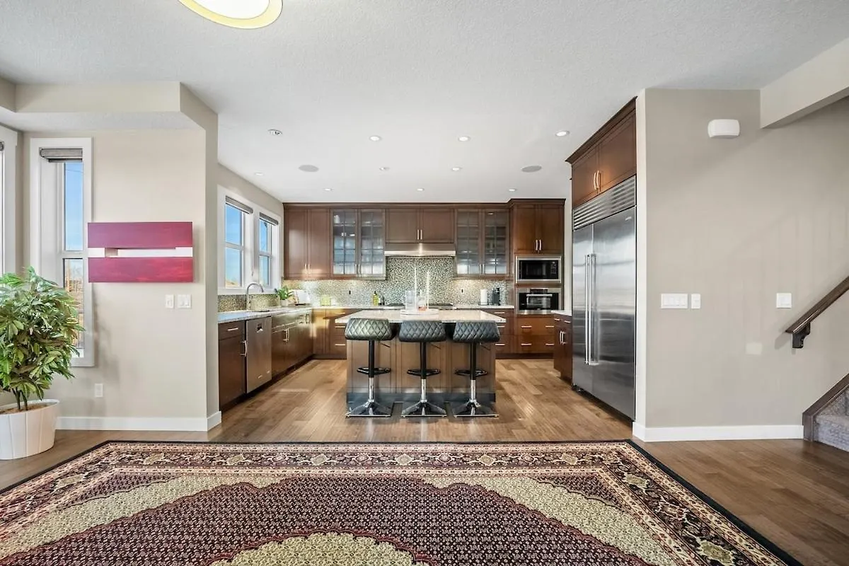 Villa Golden View Manor YYC