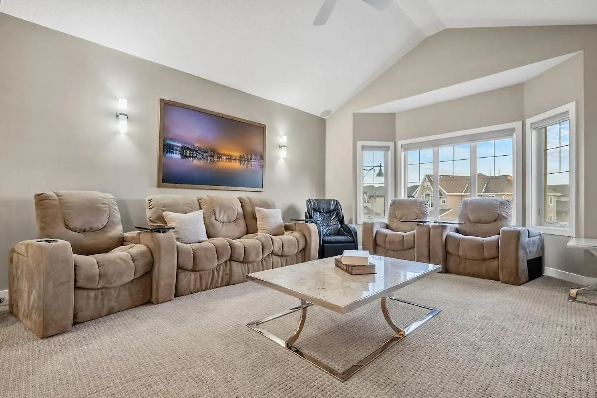 Villa Golden View Manor YYC